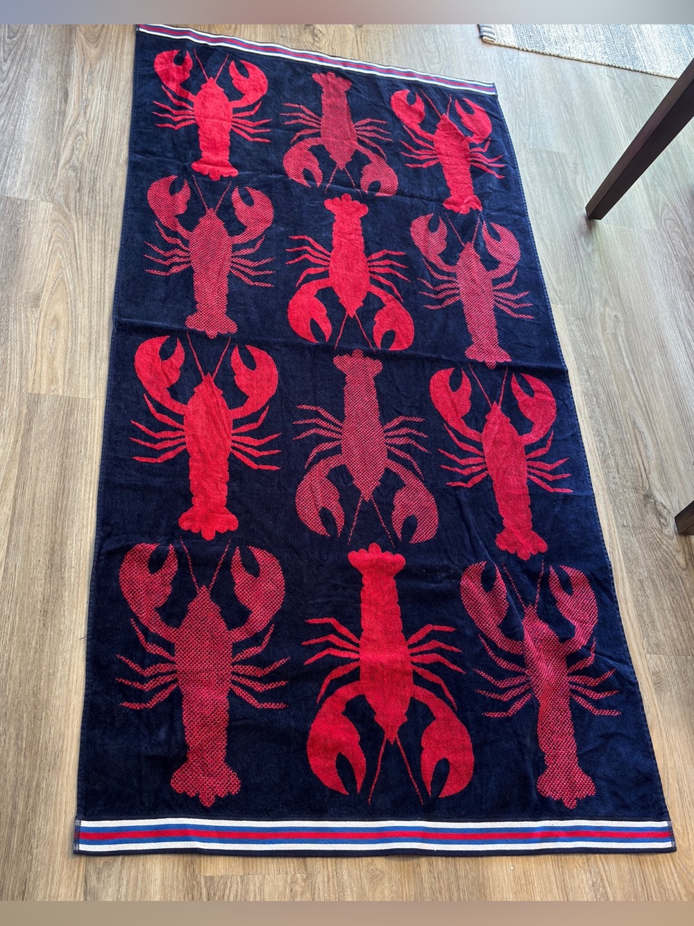 Sun Squad made in India Plush Beach towel AOP Lobsters Blue & Red 70” Like New